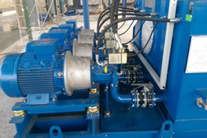 重慶維慶液壓機械有限公司2000噸液壓機液壓系統調試成功！