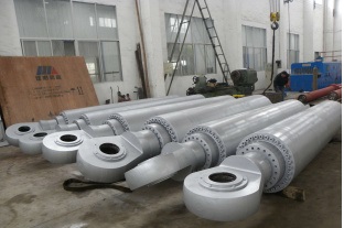 出口新加坡開(kāi)體泥駁船用油缸成功順利交付；